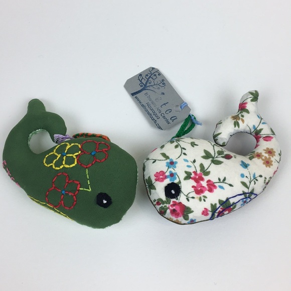 One handmade whale 🐳 keychain ornament - Picture 4 of 4